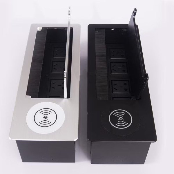 Podna utičnica s metlicama(Wireless) 3ŠUKO+USBA/C+UTP-SREBRNA